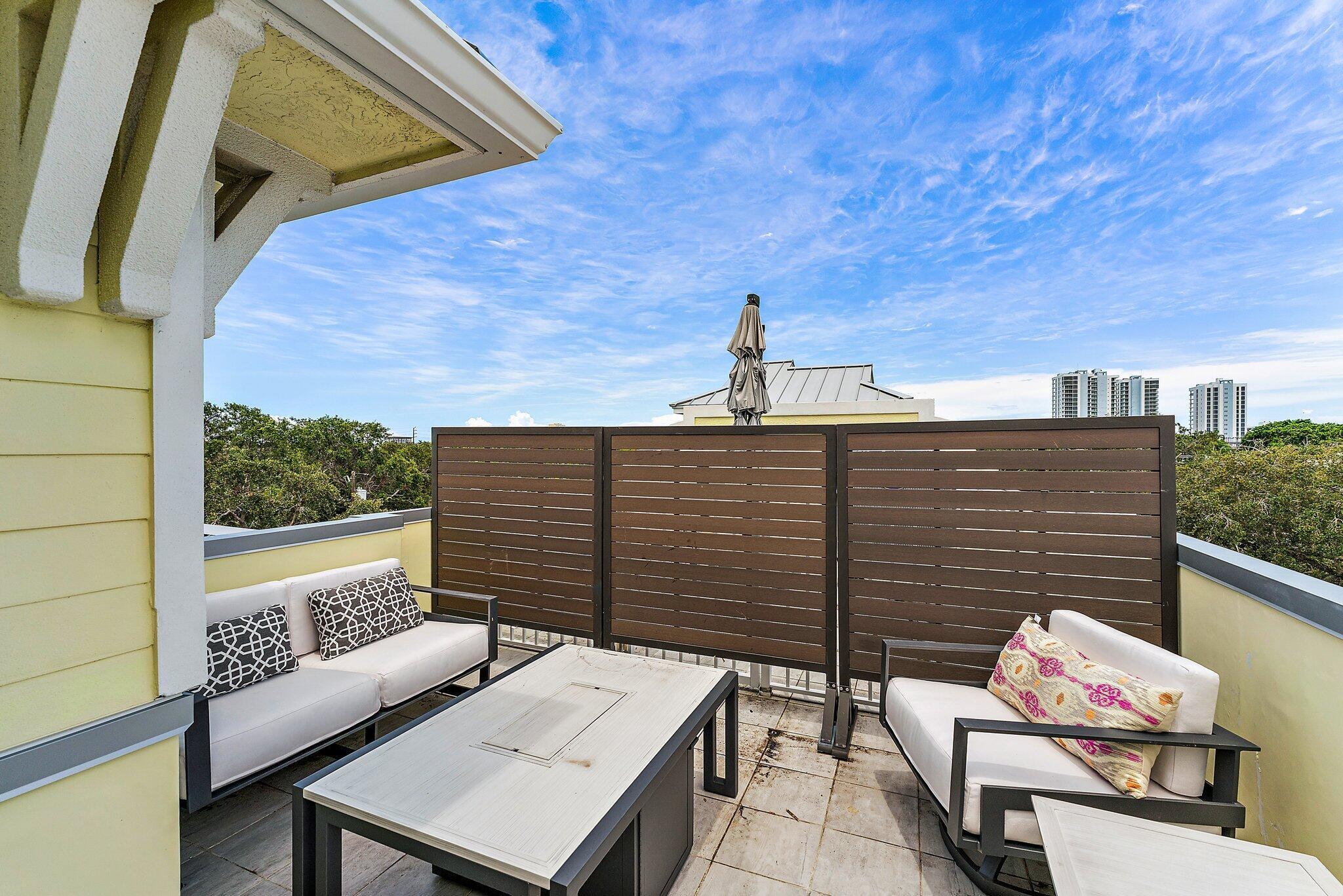 HARBOR VILLAS PALM BEACH - Residential