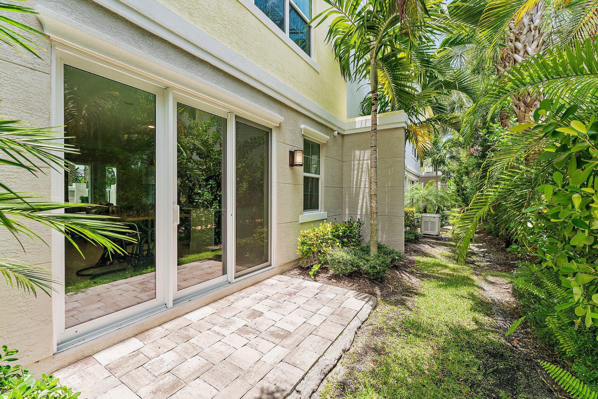 HARBOR VILLAS PALM BEACH - Residential