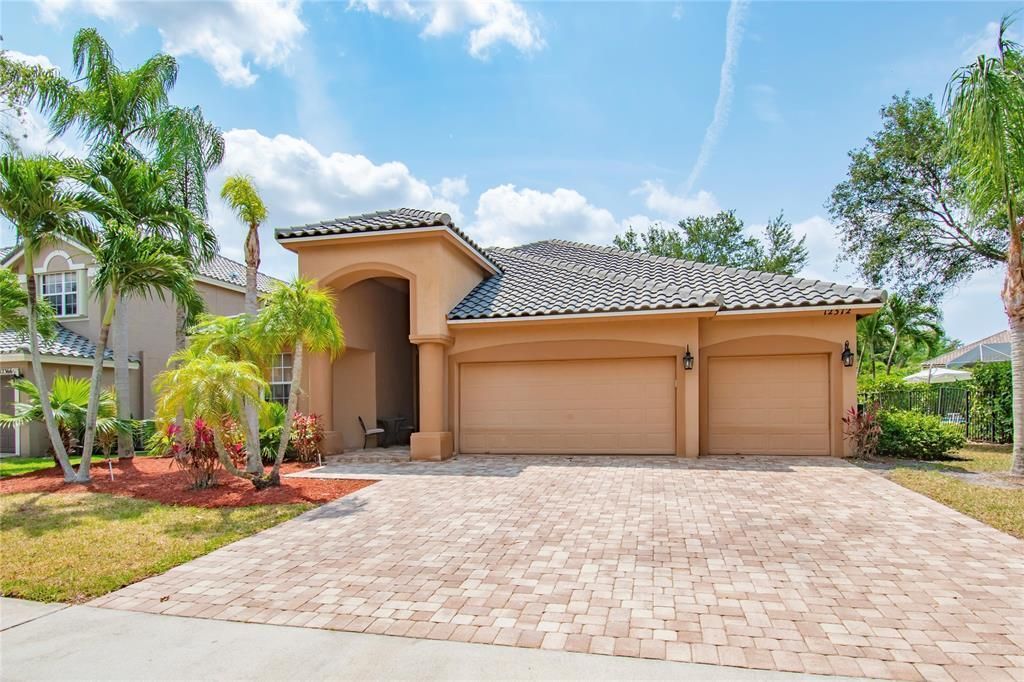 Photo of 12372 Cascades Pointe Drive, Boca Raton, FL 33428 (MLS # R11108676)