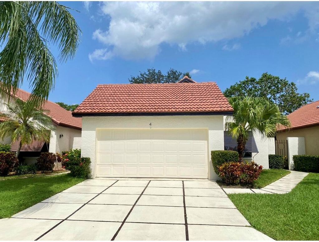 Photo of 4 Ironwood Way N, Palm Beach Gardens, FL 33418 (MLS # R10973736)