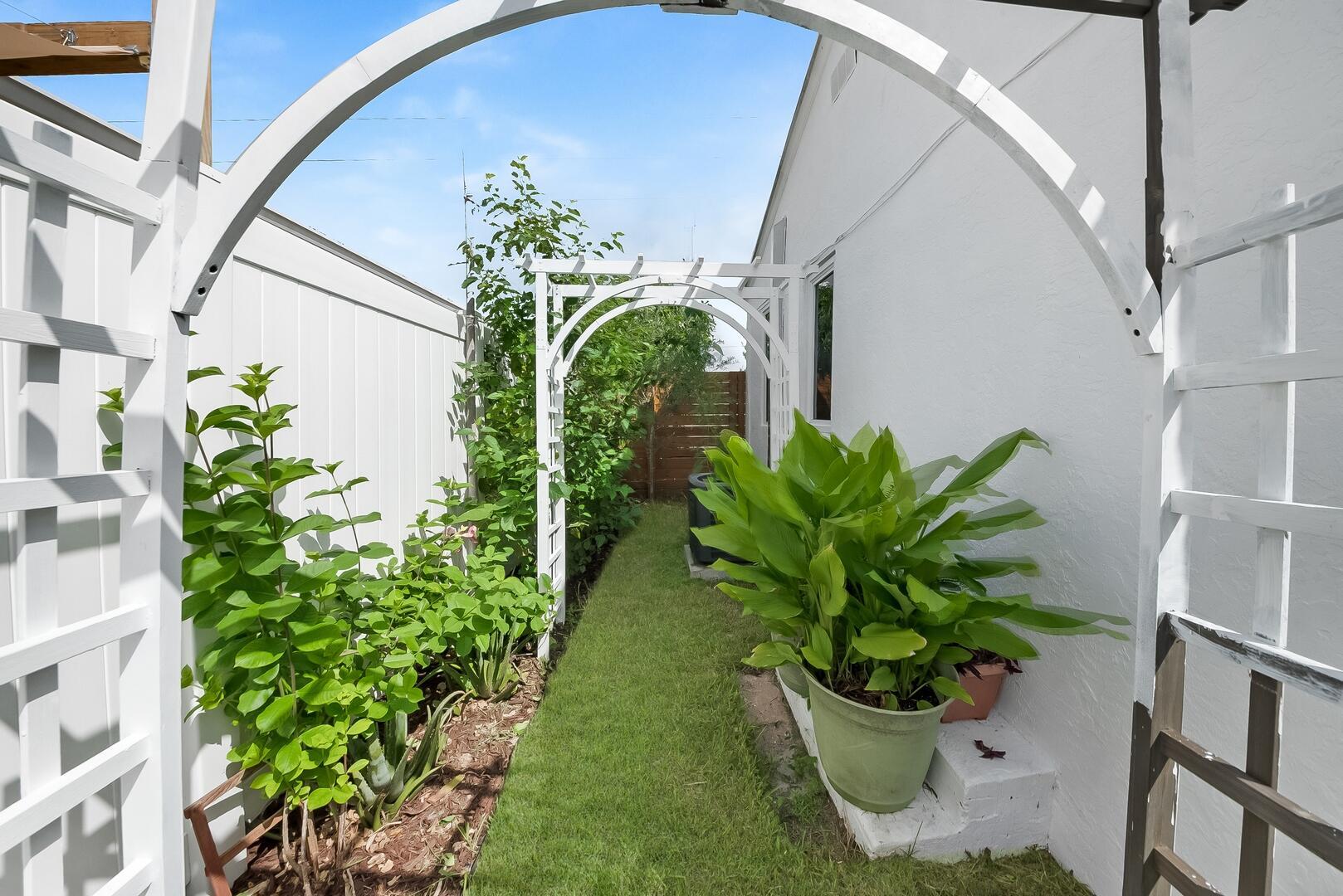 DELRAY TOWN OF - Residential Lease