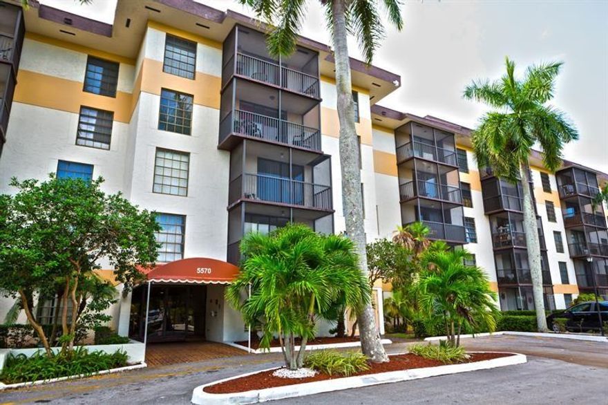 Your new home awaits you! Centrally Located Updated First floor unit. With Washer and Dryer in unit and a Half bathroom. This one wont last!!