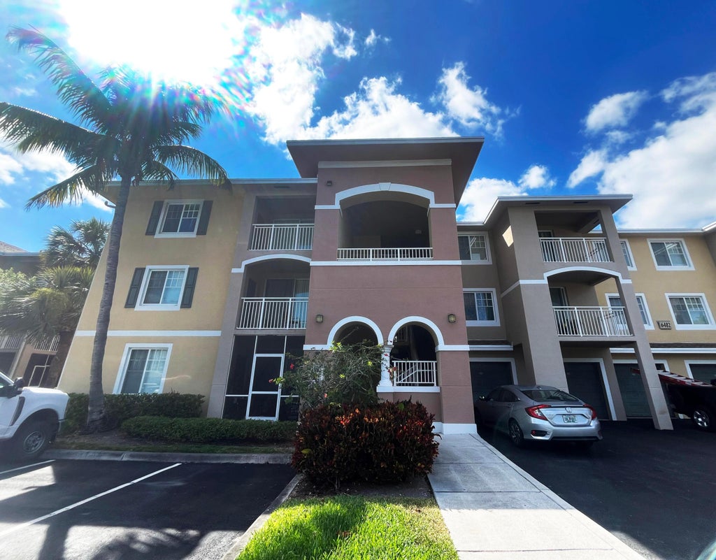 Photo of 6482 Emerald Dunes Drive #302, West Palm Beach, FL 33411 (MLS # R11089570)