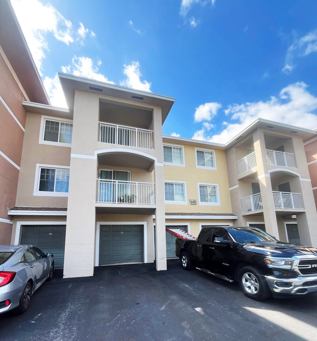 Photo of 6482 Emerald Dunes Drive #302, West Palm Beach, FL 33411 (MLS # R11089570)