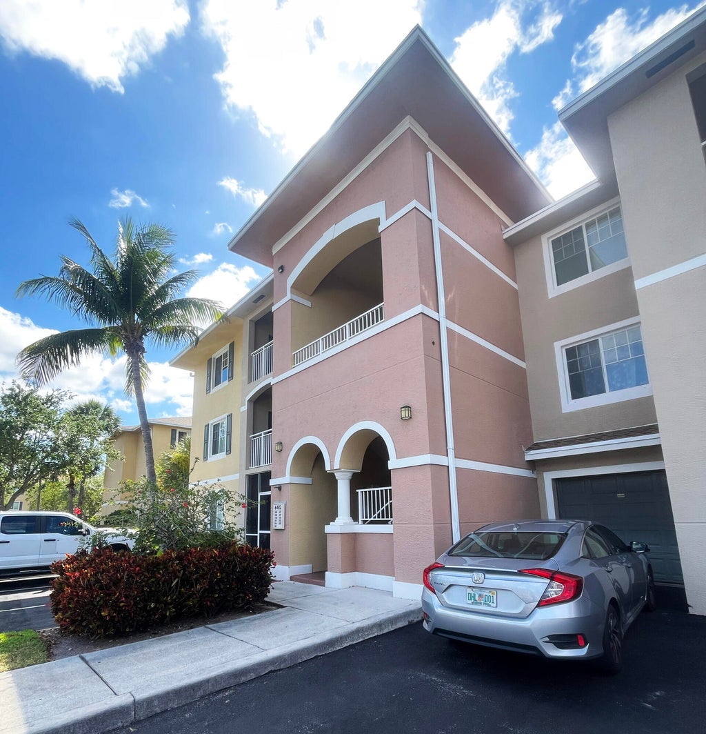 Photo of 6482 Emerald Dunes Drive #302, West Palm Beach, FL 33411 (MLS # R11089570)