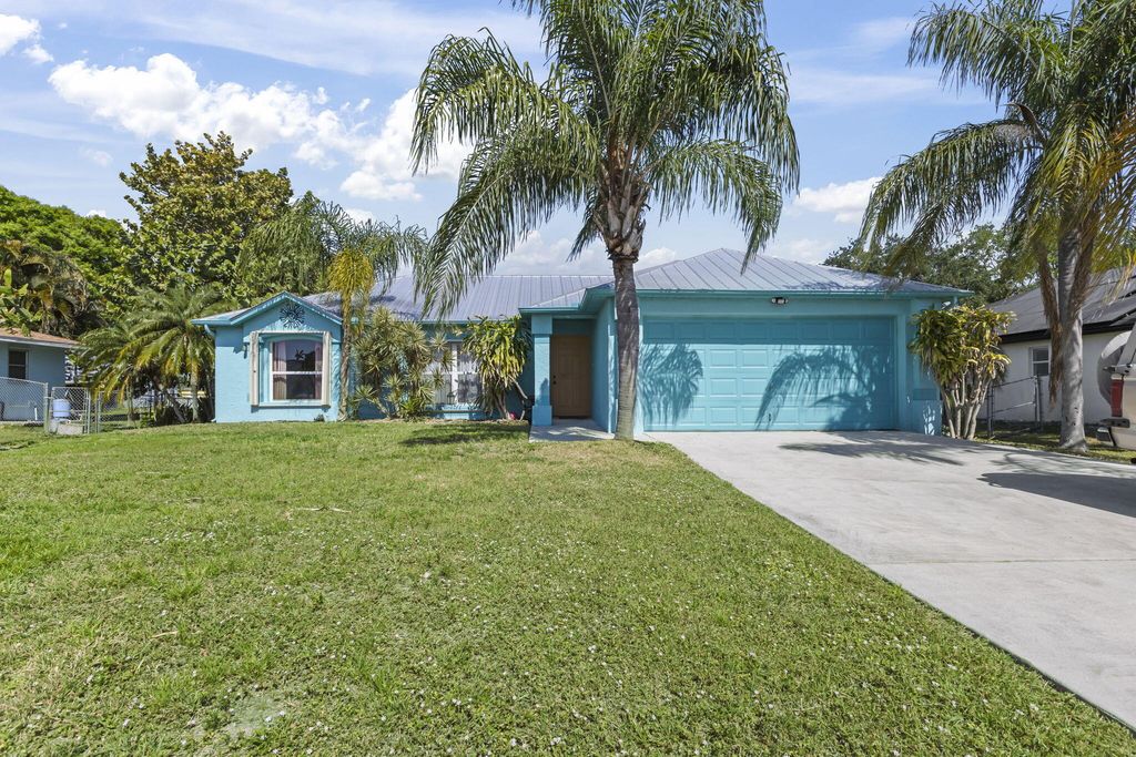 Photo of 249 SW Holden Terrace, Port Saint Lucie, FL 34984 (MLS # R11072123)