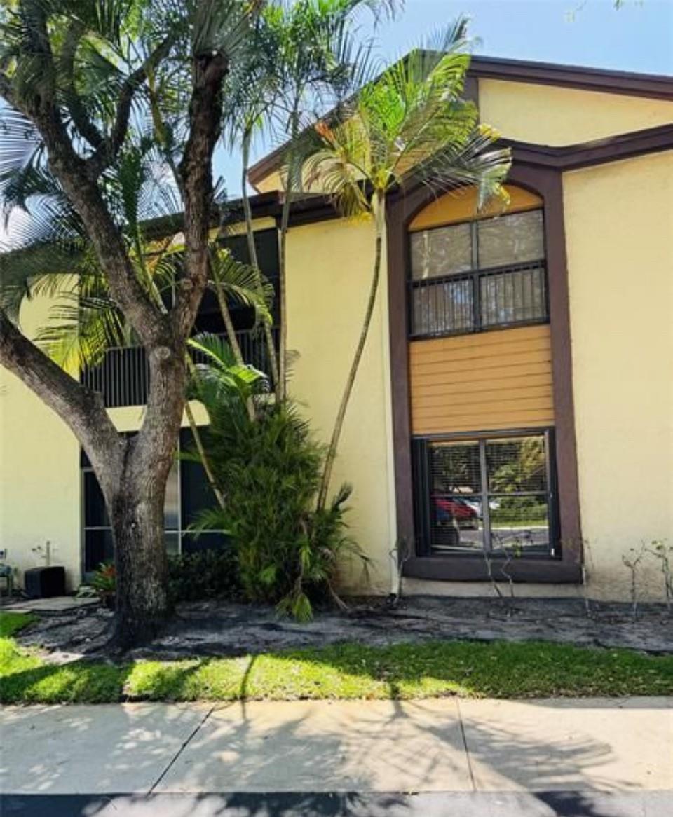 3 bedroom unit located in the heart of Coconut Creek, fully remodeled and ready to be occupied, small pets allowed 
HOA requires minimum score of 620.