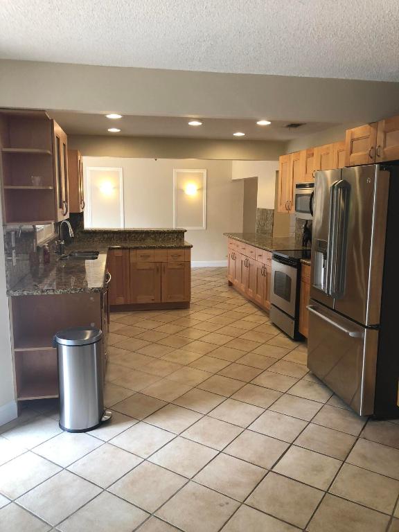 BOCA RATON HILLS SEC 3 - Residential Lease