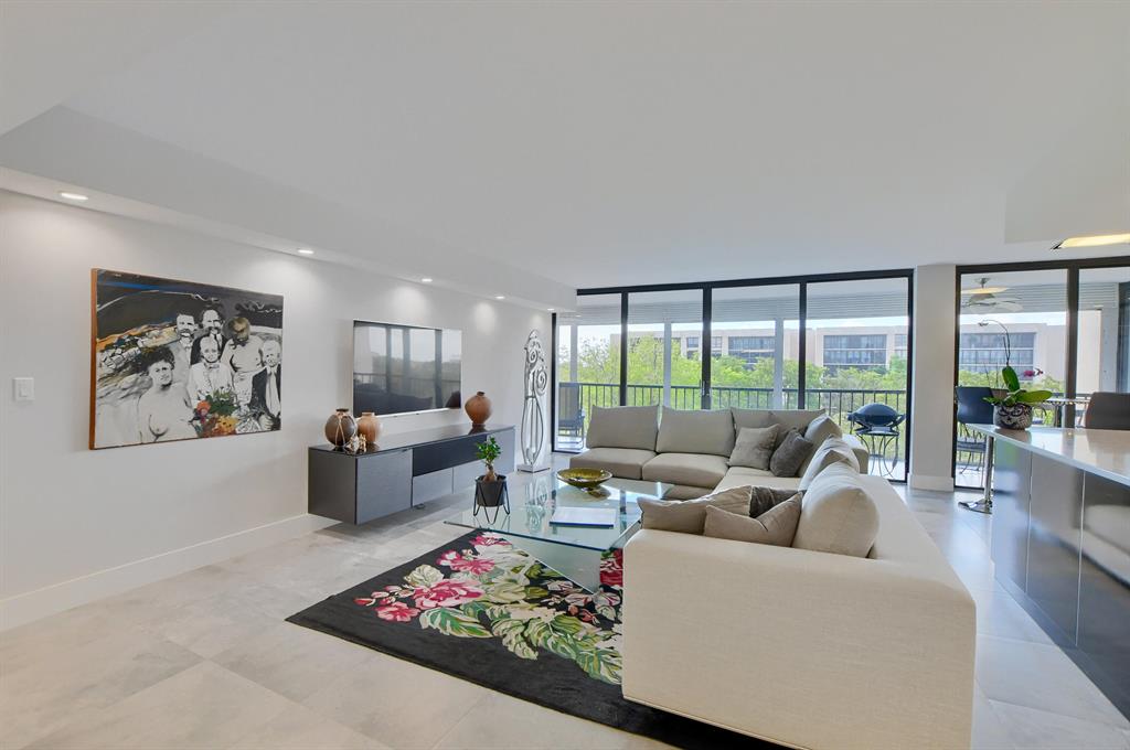 LAUREL OAKS - Residential