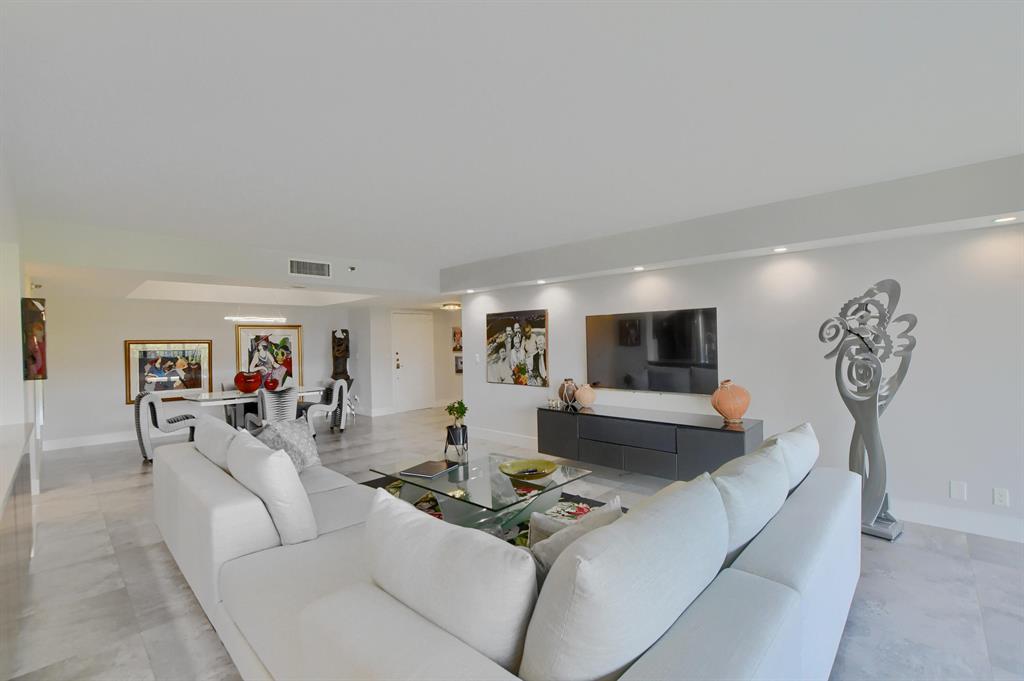 LAUREL OAKS - Residential