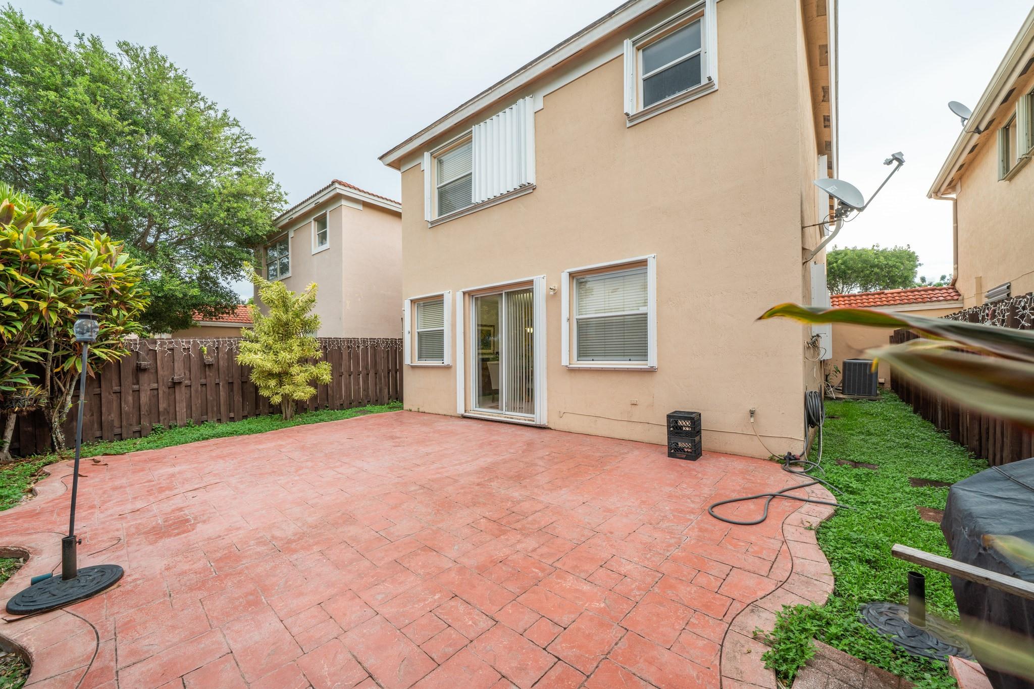 TAMIAMI TRAIL - Residential