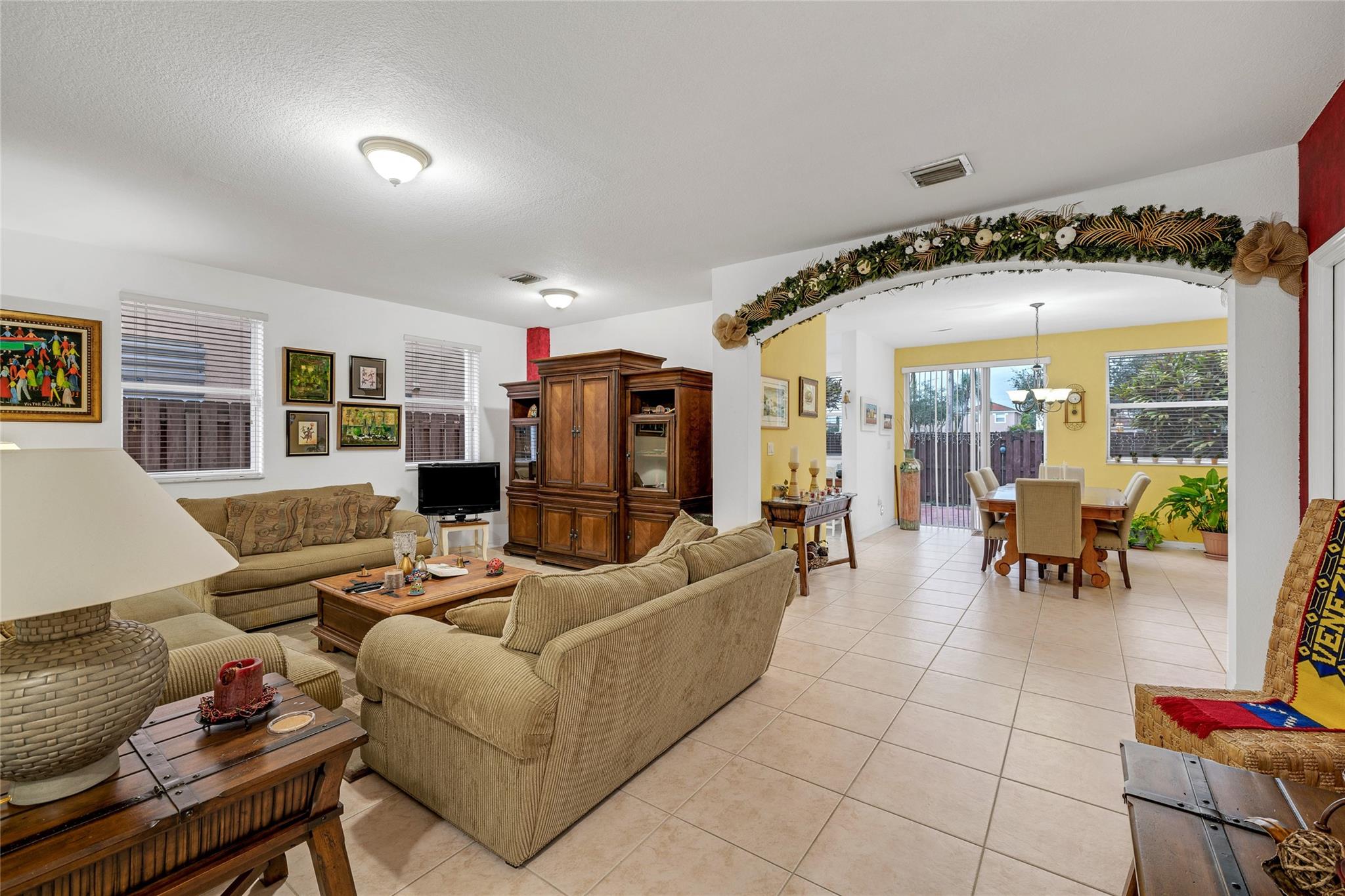 TAMIAMI TRAIL - Residential