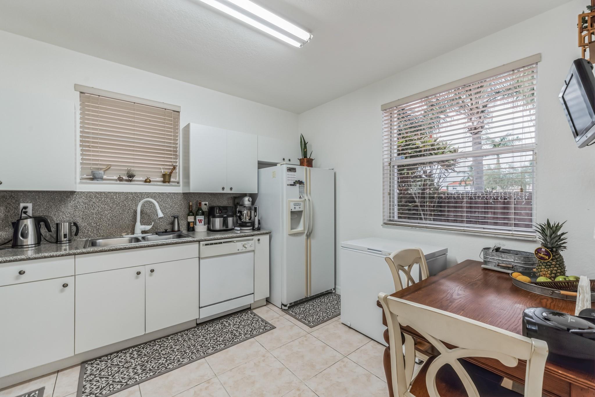 TAMIAMI TRAIL - Residential