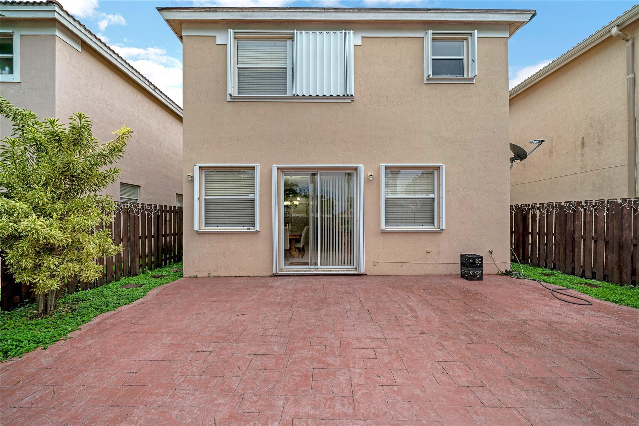 TAMIAMI TRAIL - Residential