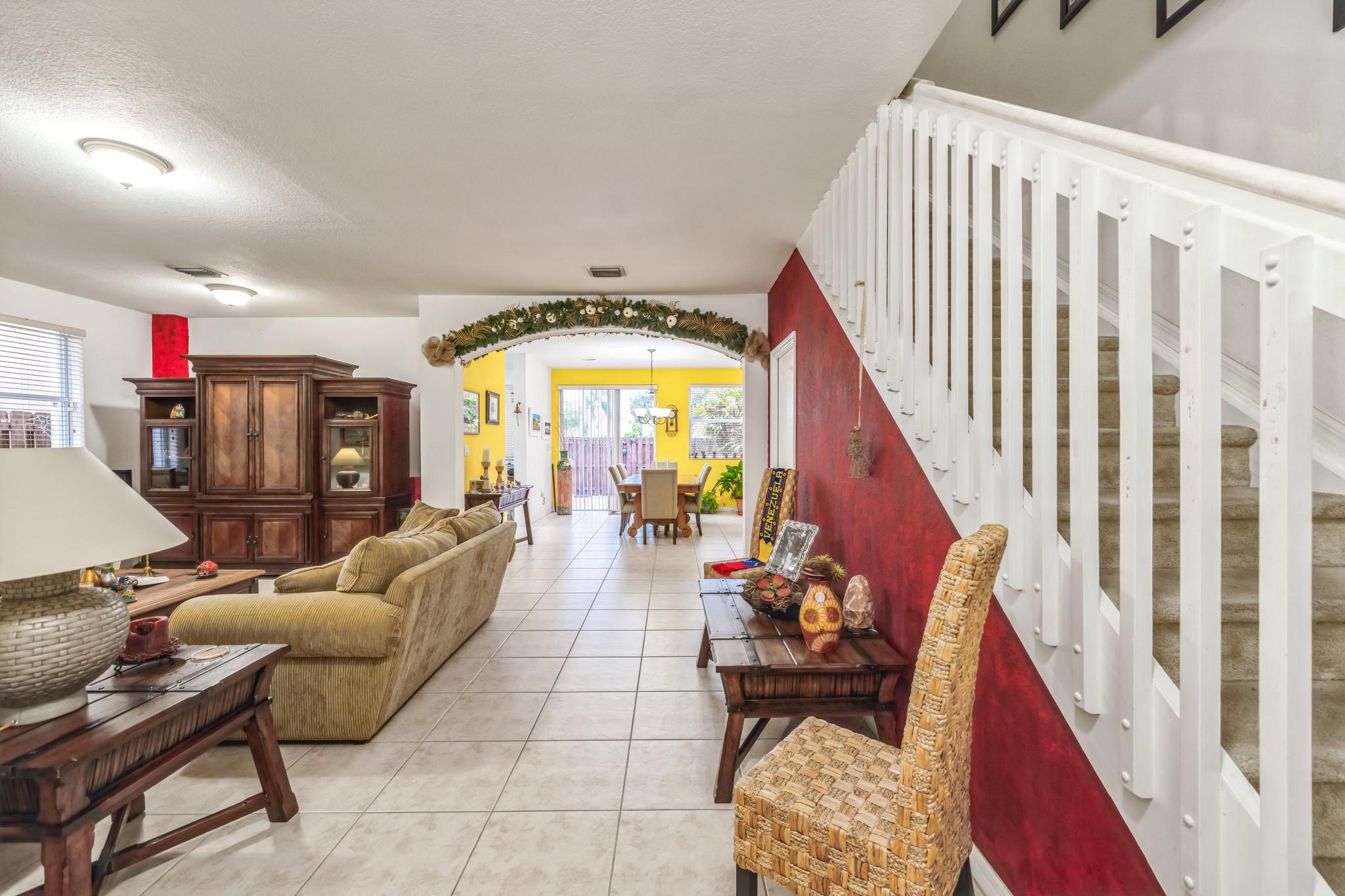 TAMIAMI TRAIL - Residential