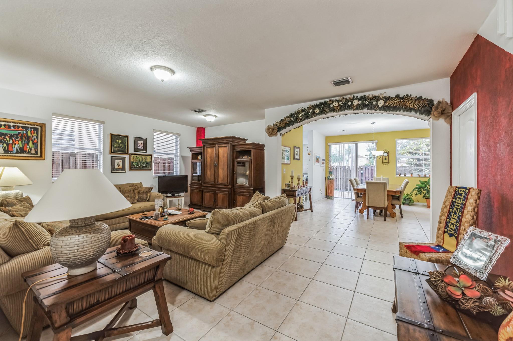 TAMIAMI TRAIL - Residential