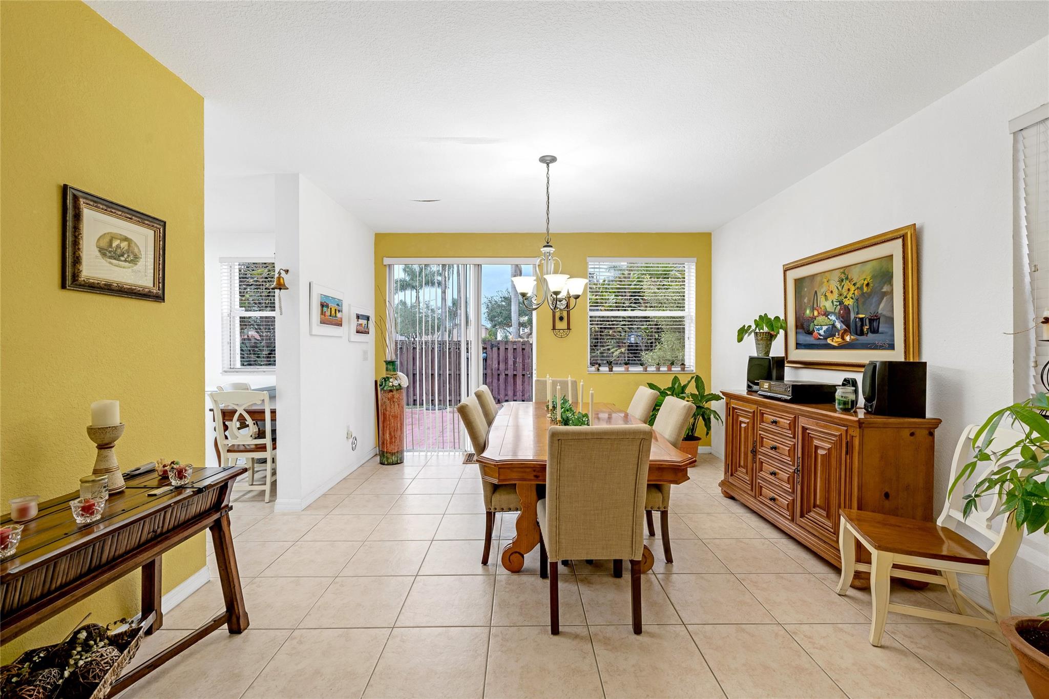 TAMIAMI TRAIL - Residential