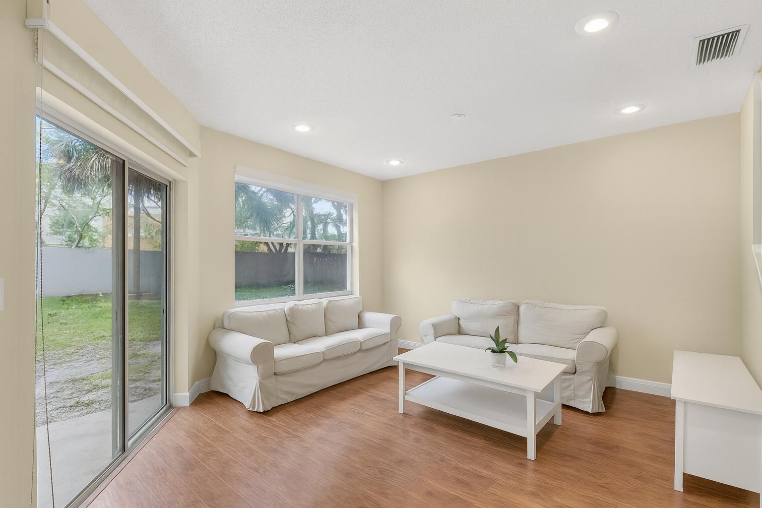 LAS FLORES - Residential