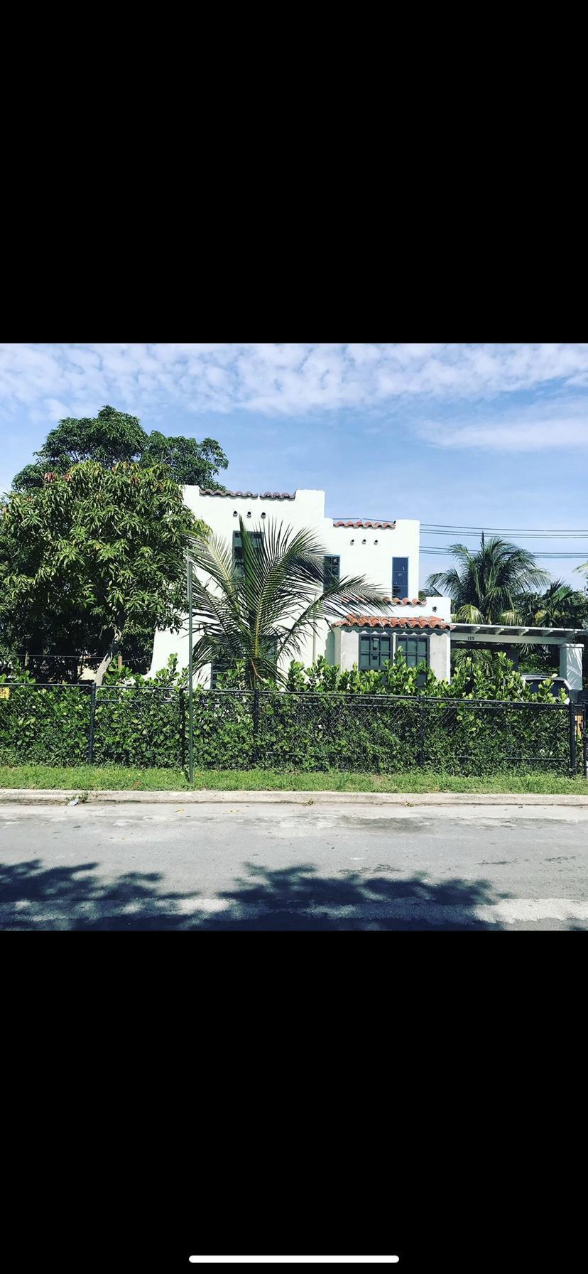 Photo of 125 S B Street, Lake Worth Beach, FL 33460 (MLS # B26079345)