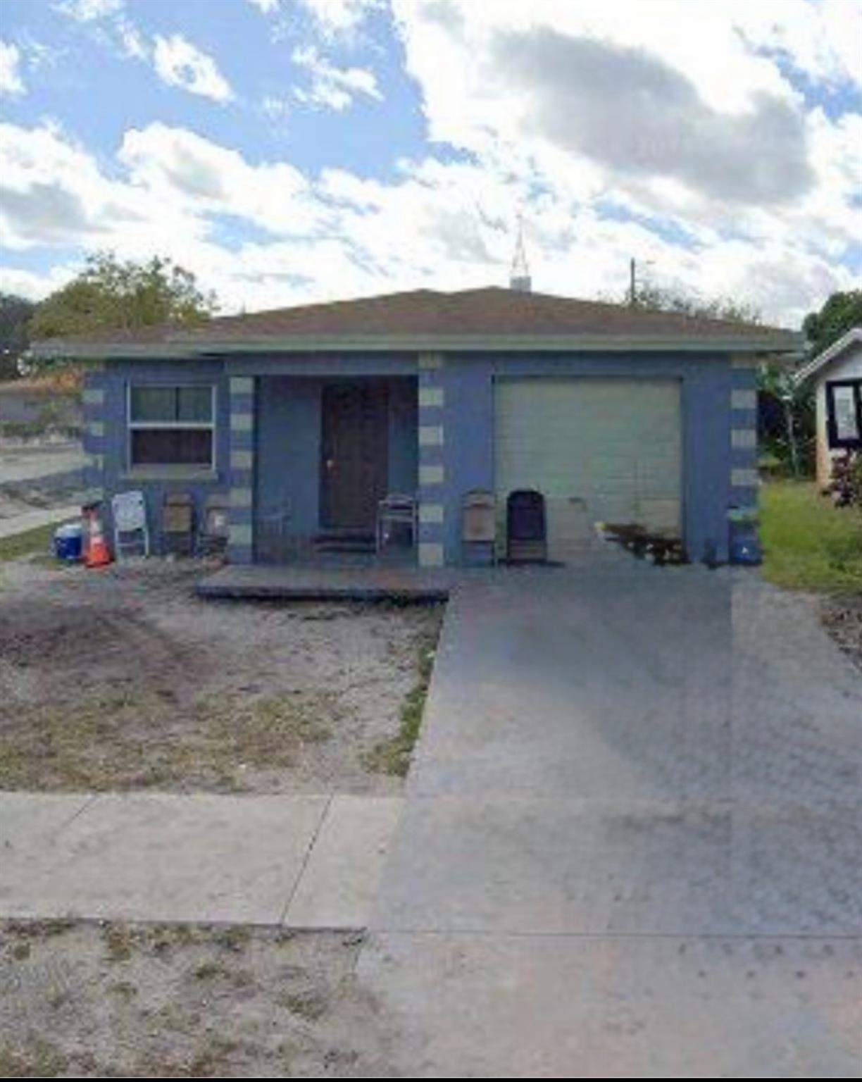 Single Family Home with corner house, NO HOA. Quiet Street, perfect blend of comfort and convenience. Featuring 3 bed 2 bath . Corner lot with over lot. Impact-resistant windows and doors. Located in the heart of Hallandale just minutes away from Hallandale Beach, upscale Aventura mall
OWNER MOTIVATED!!