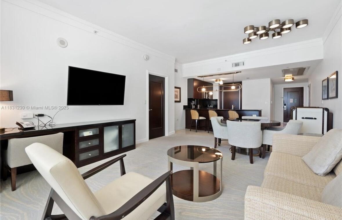 4391 Collins Avenue Unit 623