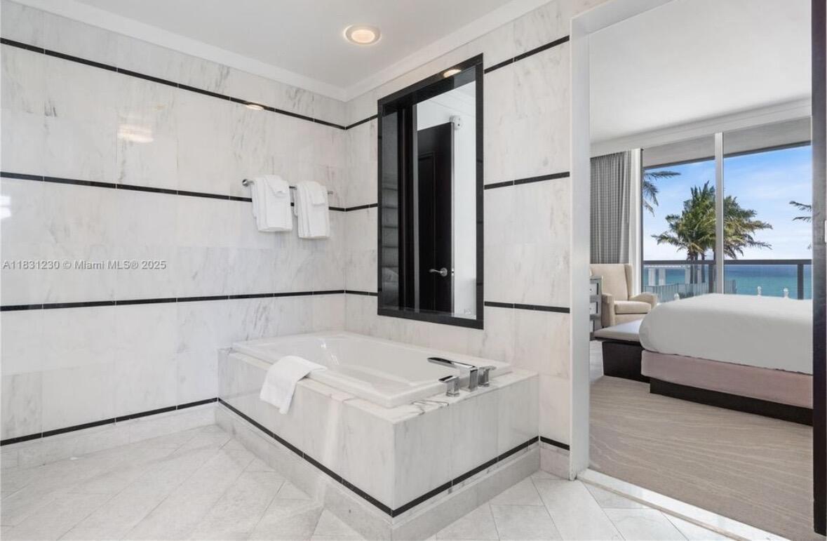 FONTAINEBLEAU III OCEAN C - Residential