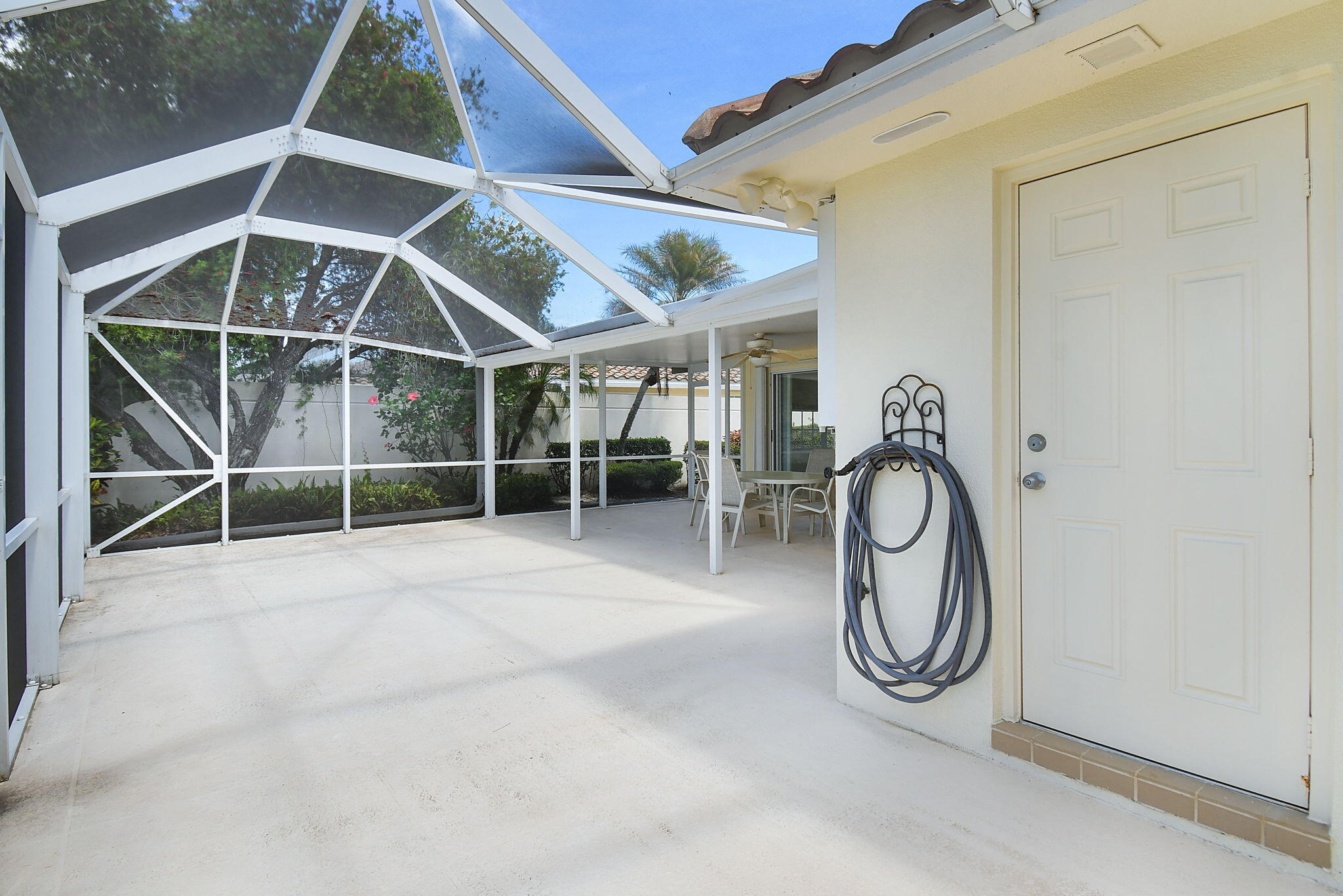 DOUBLE TREE - Residential