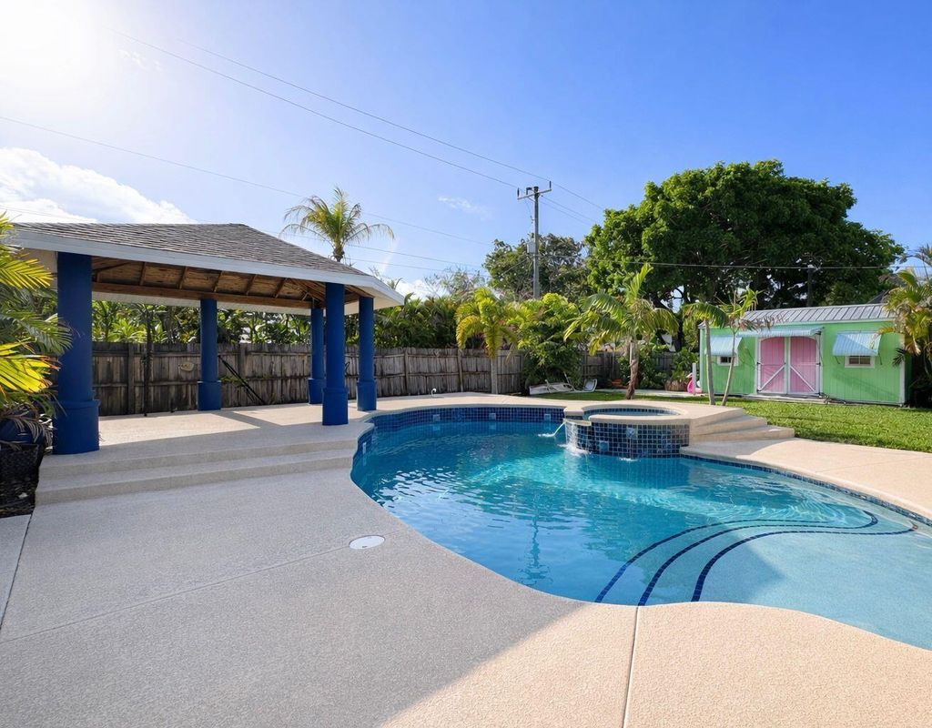 Photo of 614 SE Flamingo Avenue, Stuart, FL 34996 (MLS # B26015493)