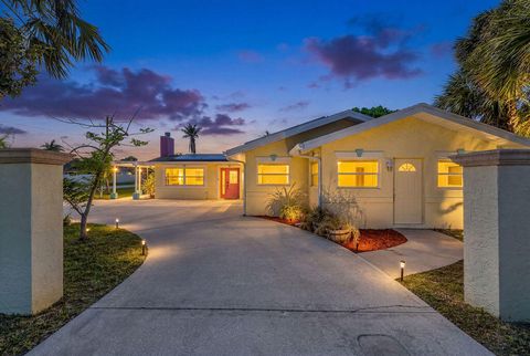 Photo of 614 SE Flamingo Avenue, Stuart, FL 34996 (MLS # B26015493)