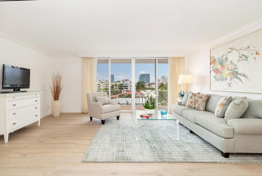 Photo of 354 Chilean Avenue #6c, Palm Beach, FL 33480 (MLS # R11072402)