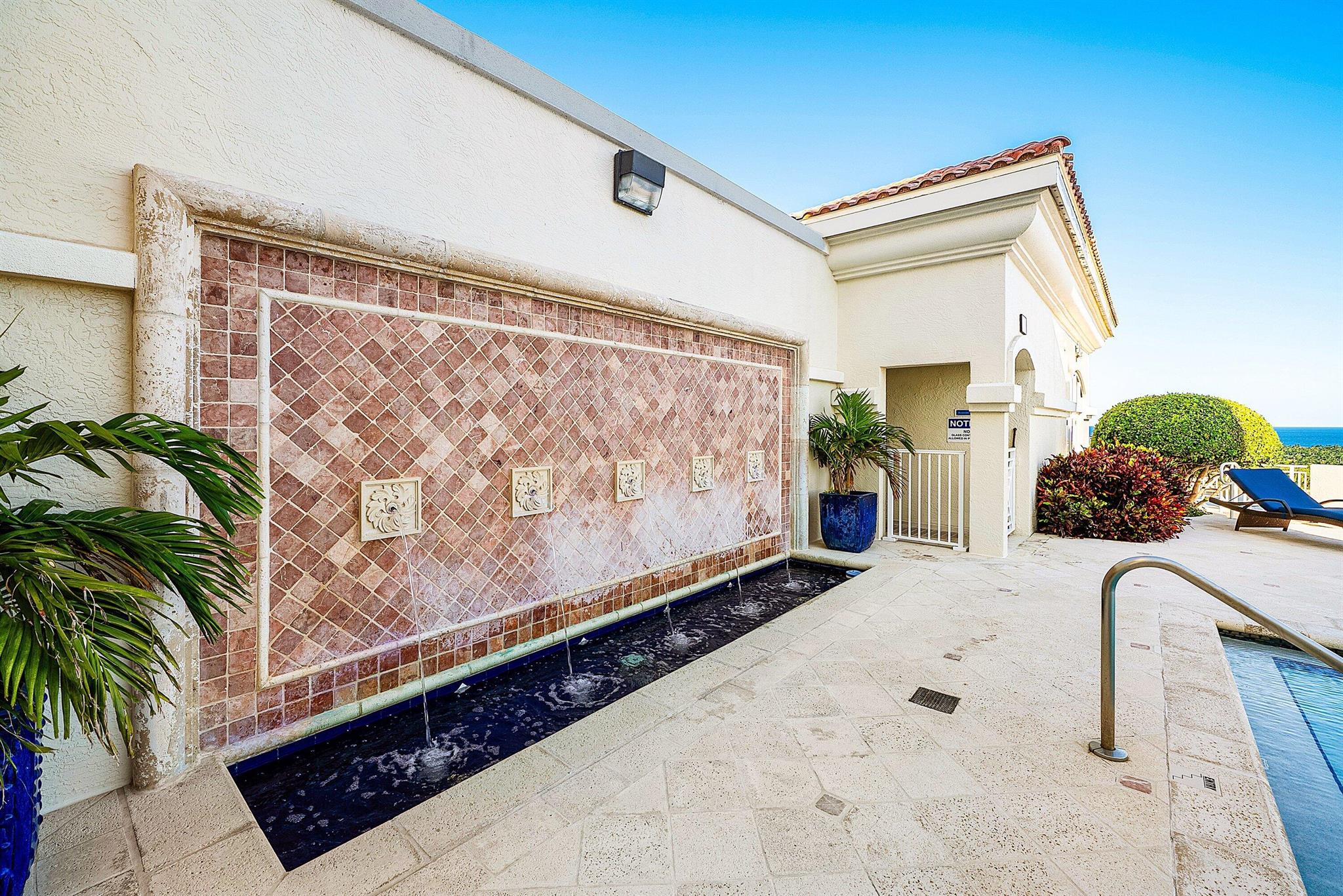 ESPLANADE GRANDE CONDO - Residential