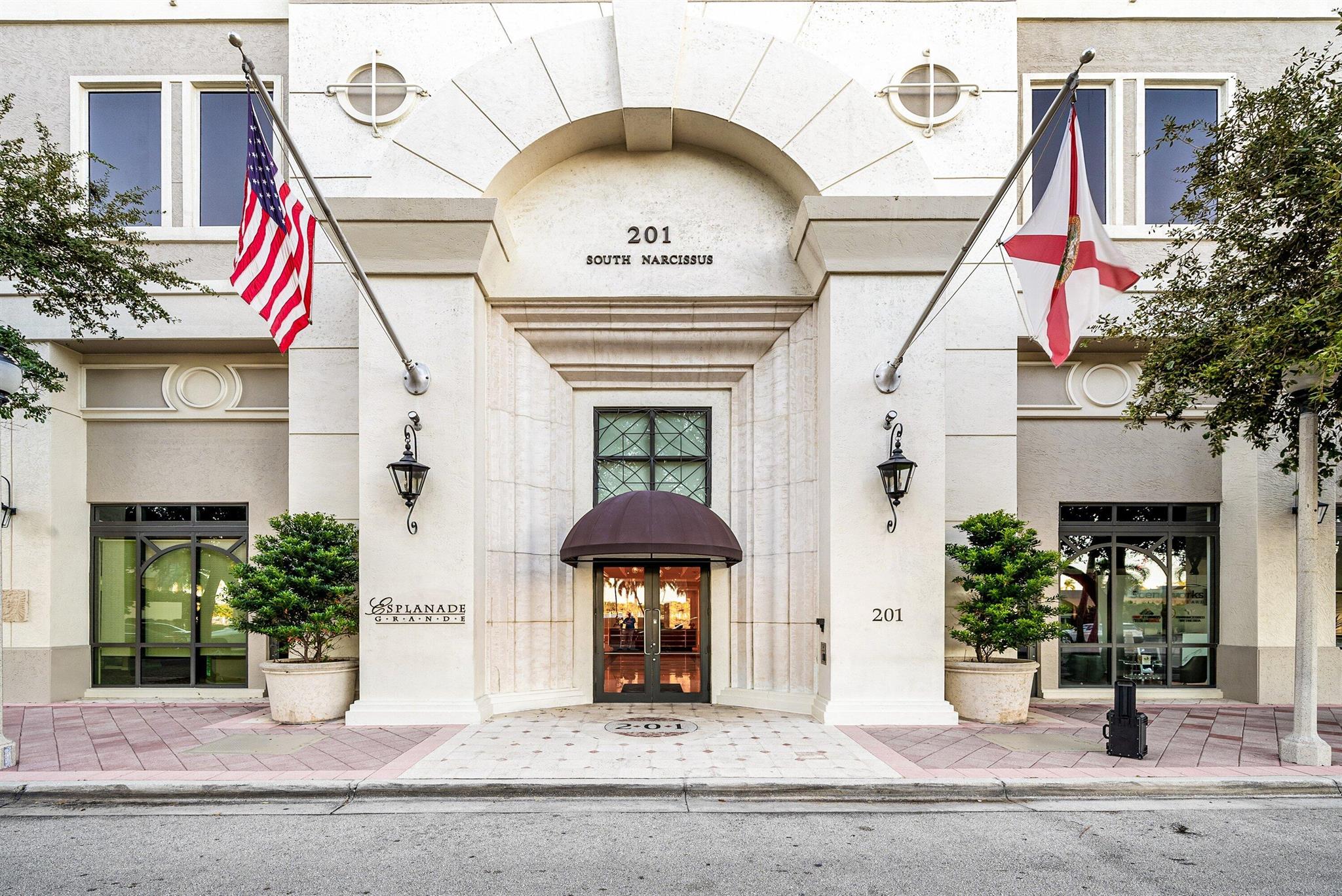 ESPLANADE GRANDE CONDO - Residential