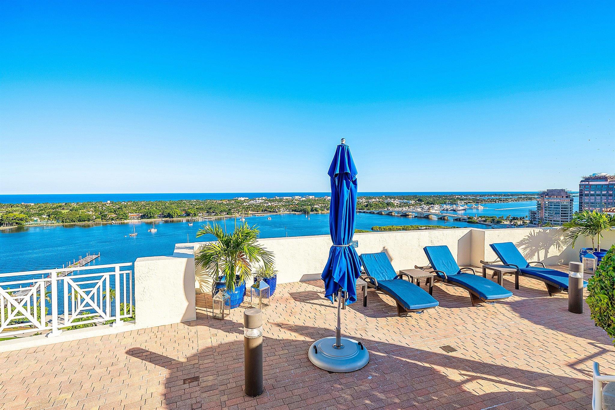 ESPLANADE GRANDE CONDO - Residential