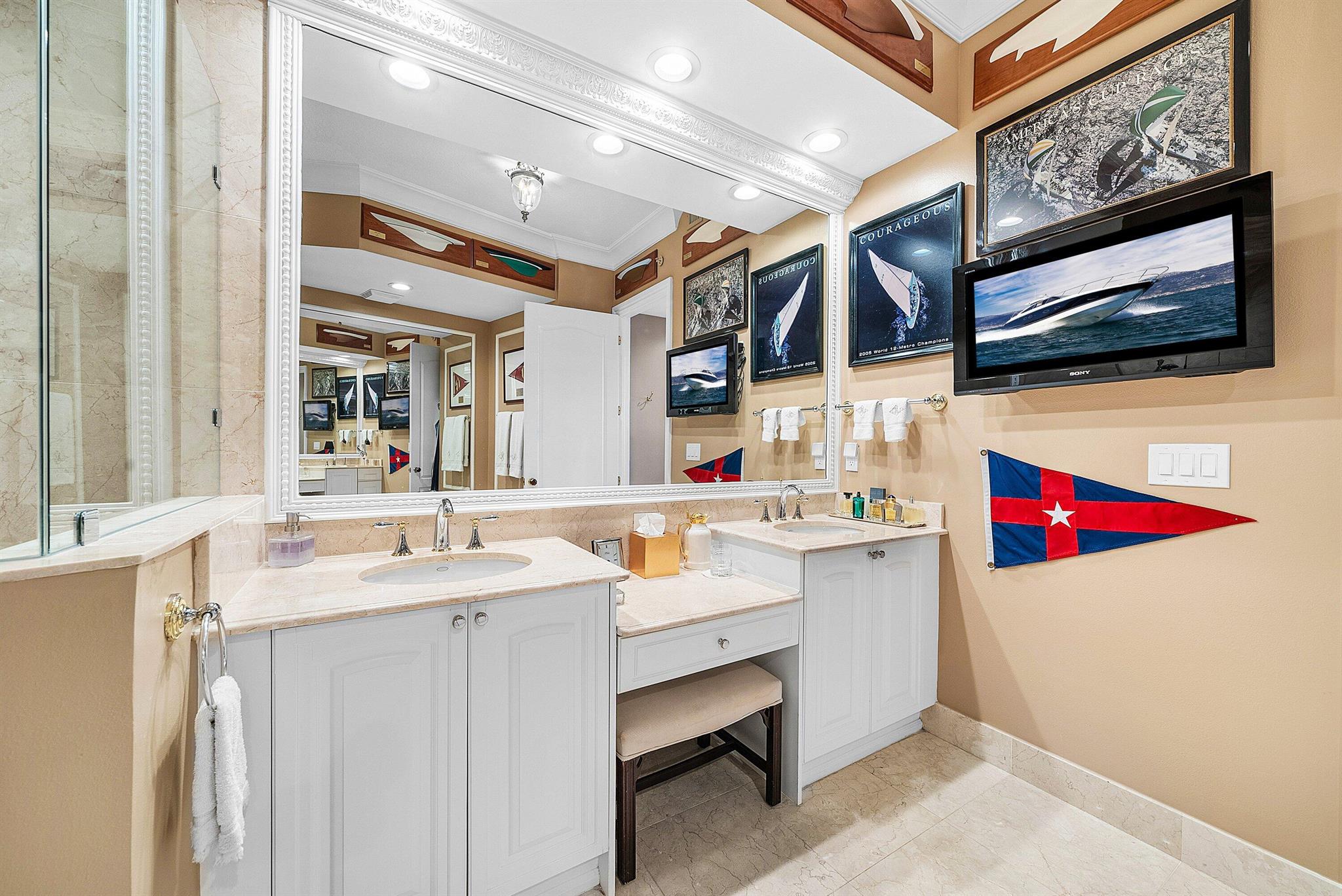 ESPLANADE GRANDE CONDO - Residential