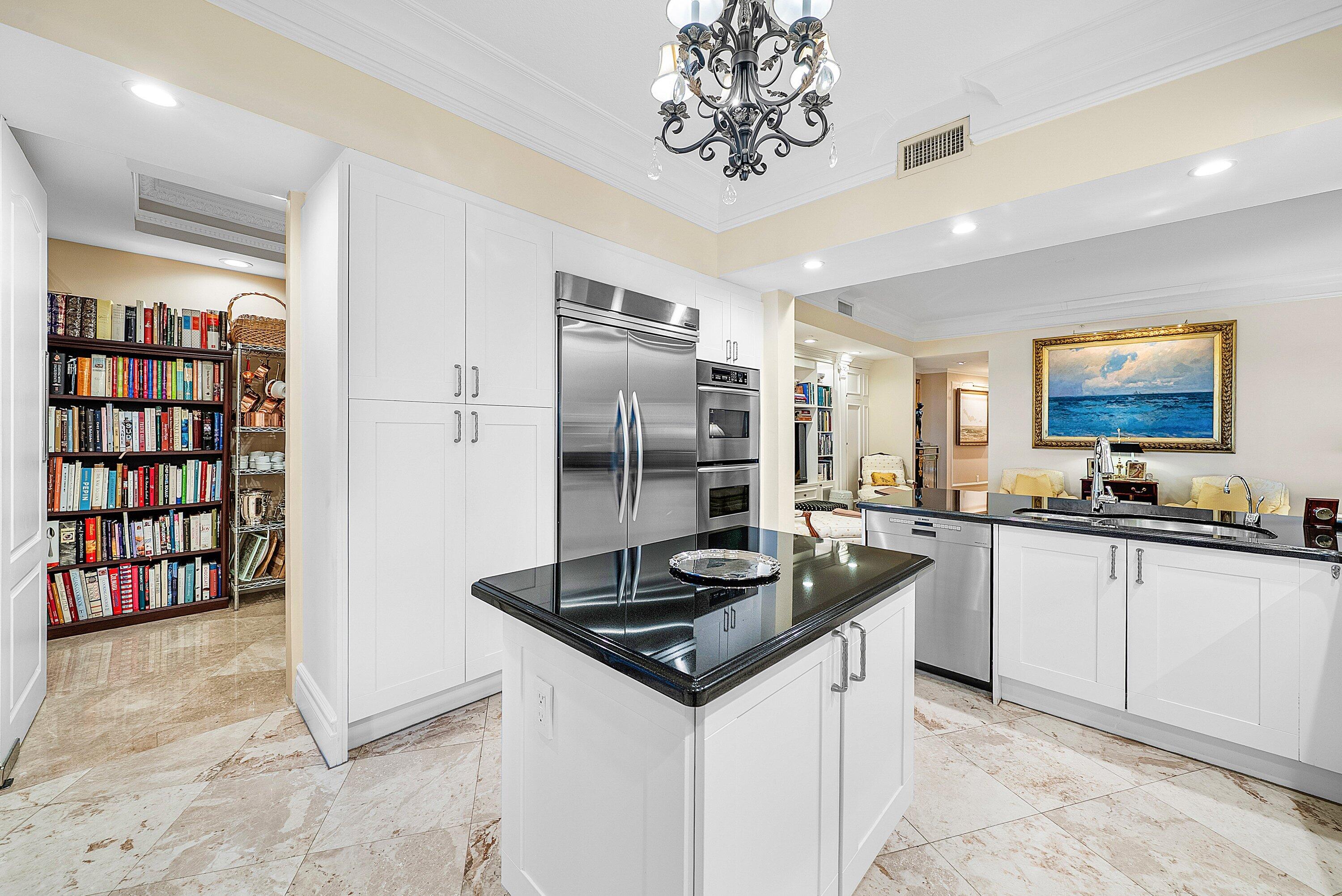 ESPLANADE GRANDE CONDO - Residential