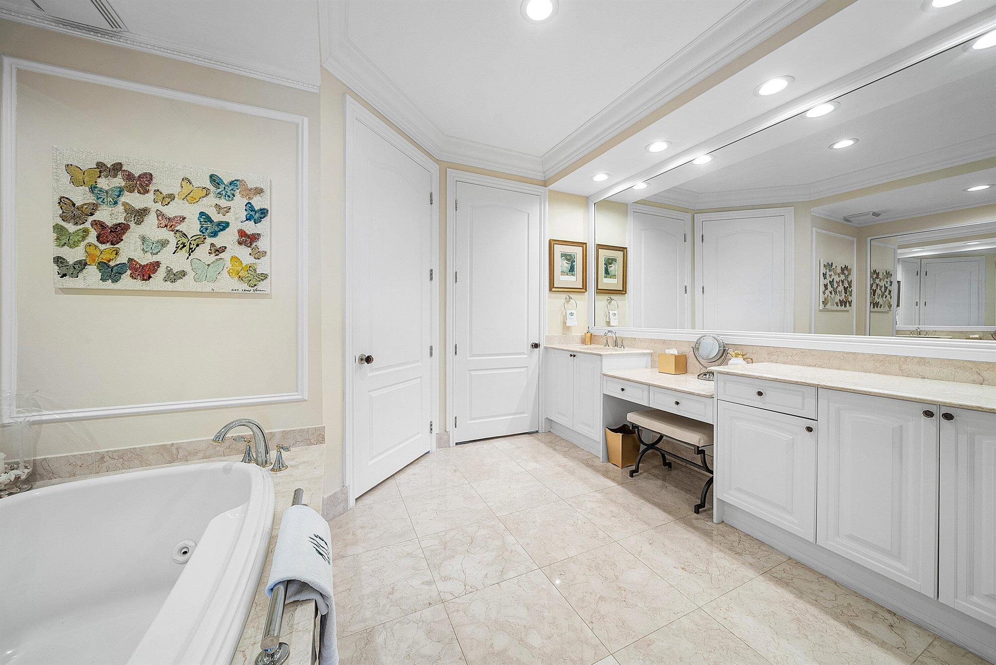 ESPLANADE GRANDE CONDO - Residential