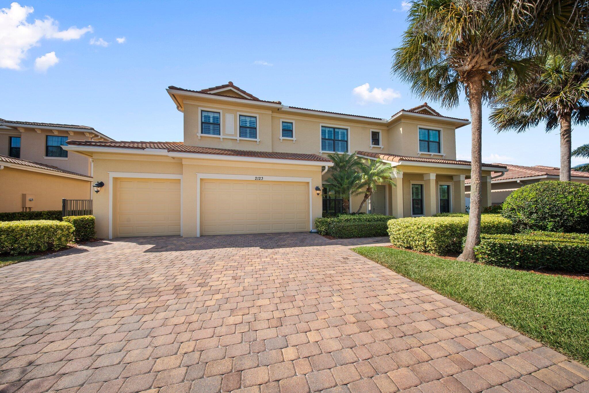 2123 NW Winterberry Trail