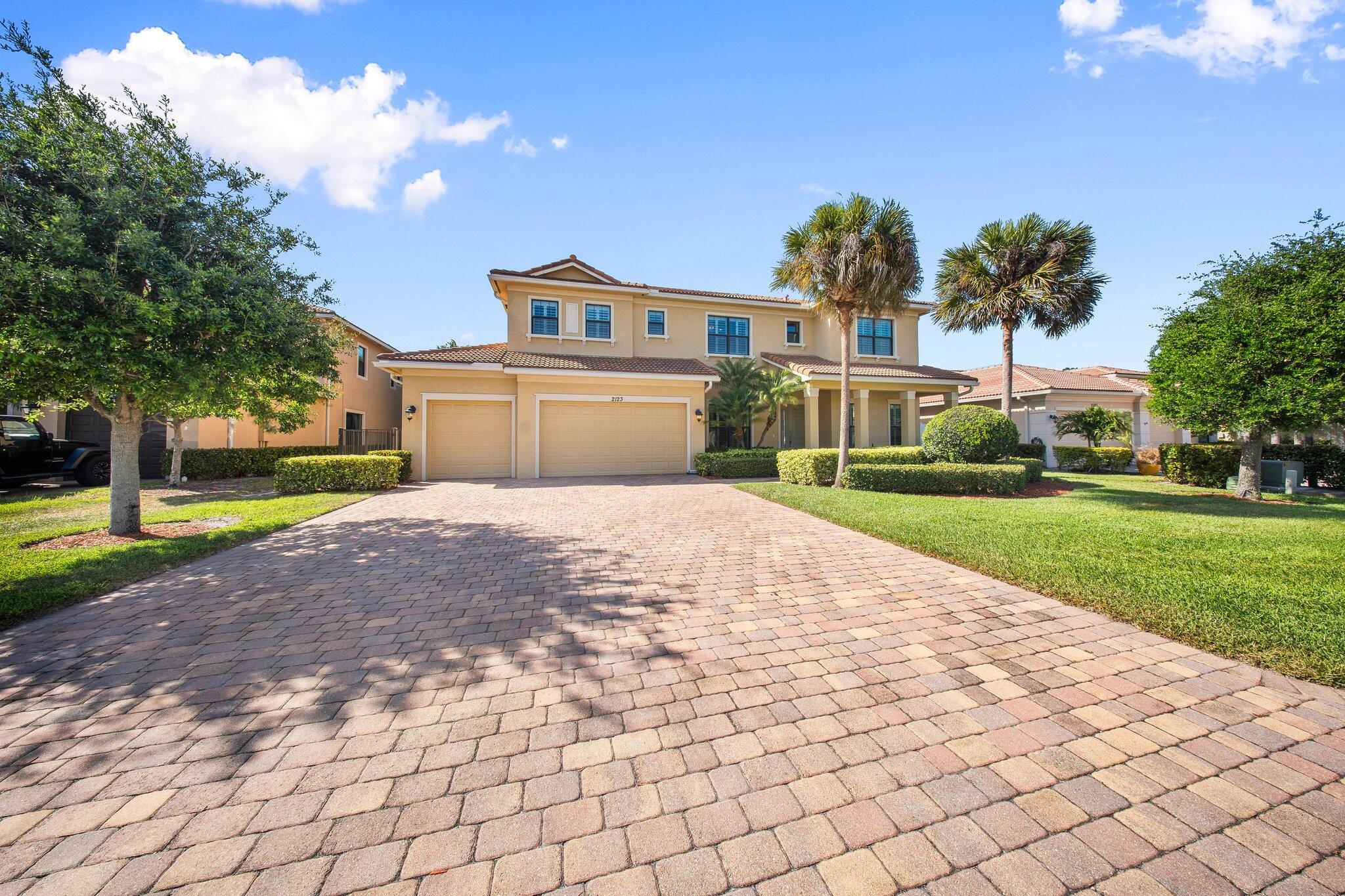 2123 NW Winterberry Trail