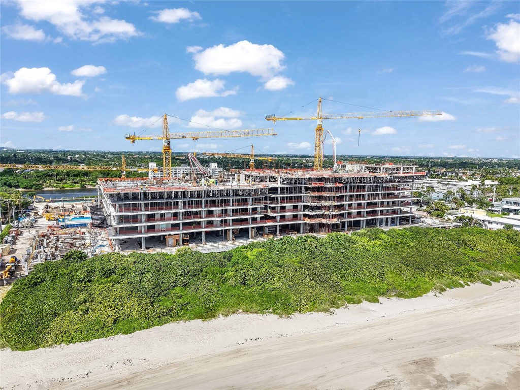 HILLSBORO WINDSOR - Residential