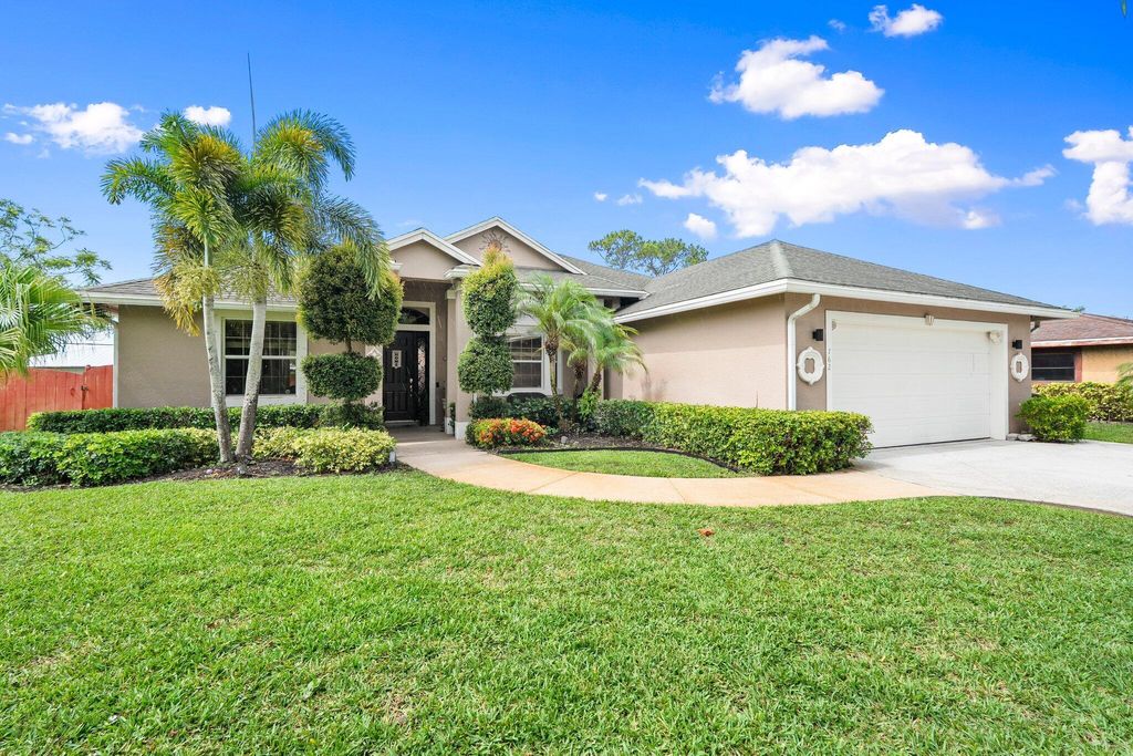 Photo of 762 SE Elwood Avenue, Port Saint Lucie, FL 34983 (MLS # R11109333)