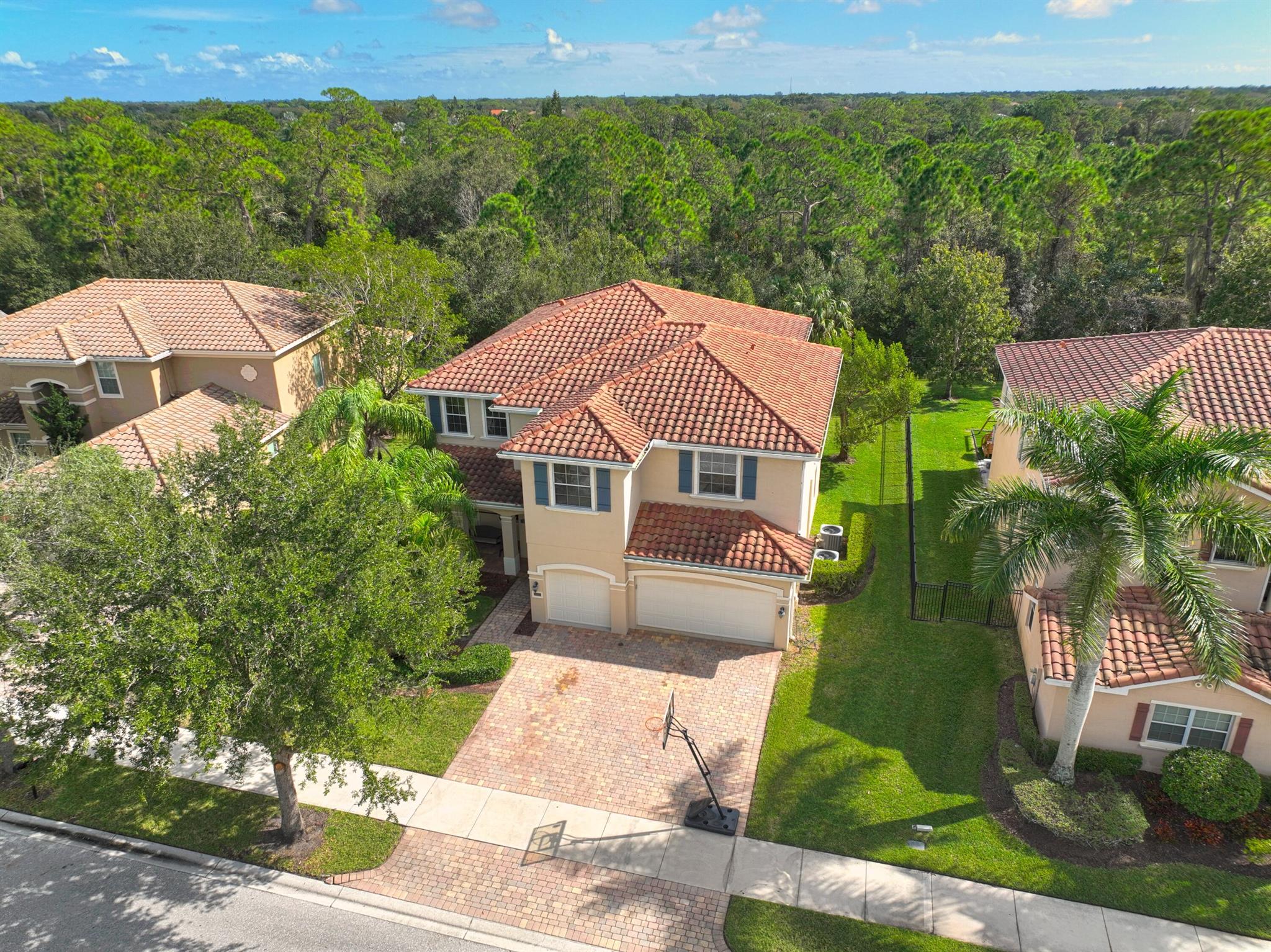 5413 SW Honeysuckle Court