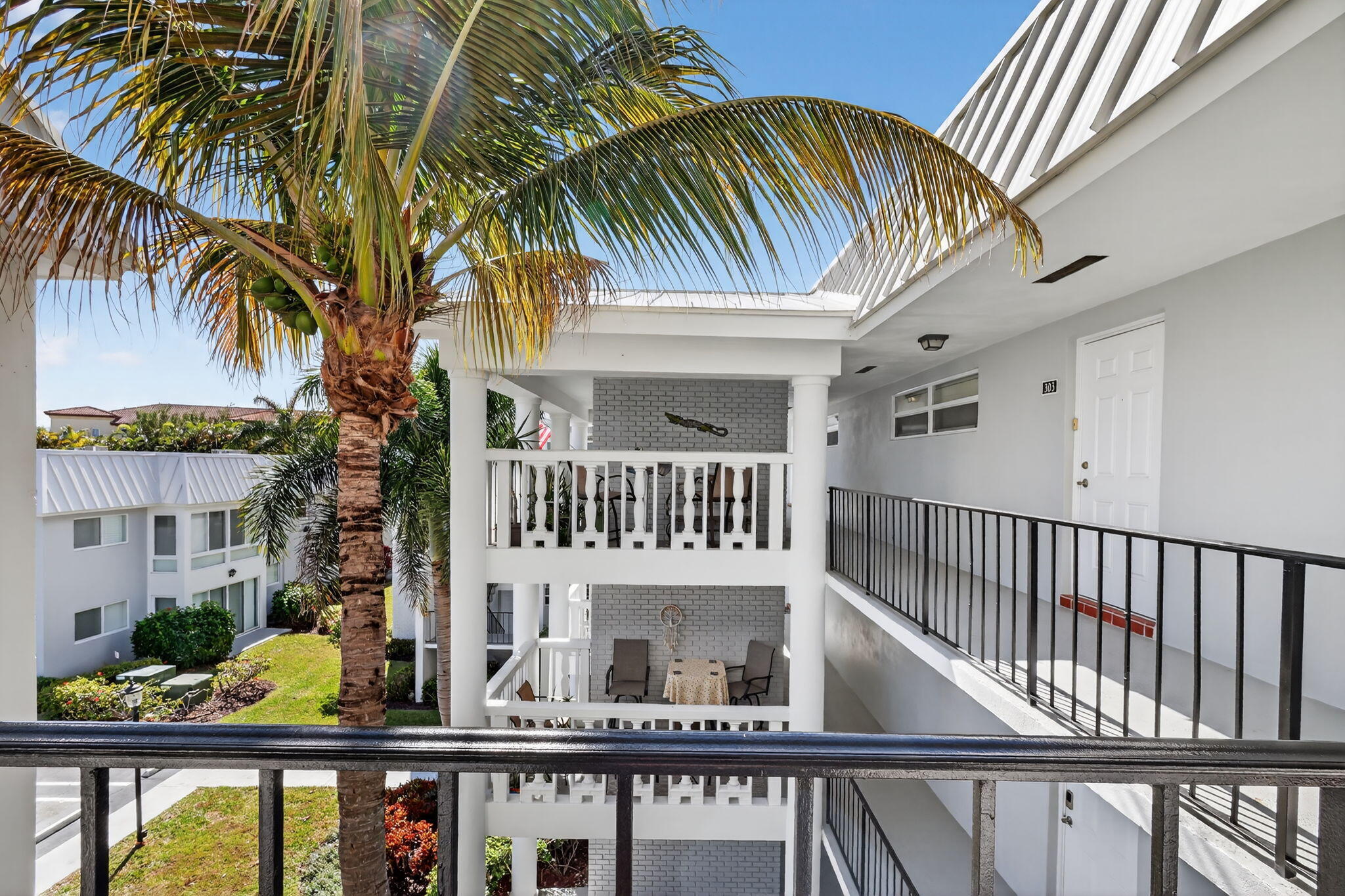 10 Colonial Club Drive 305