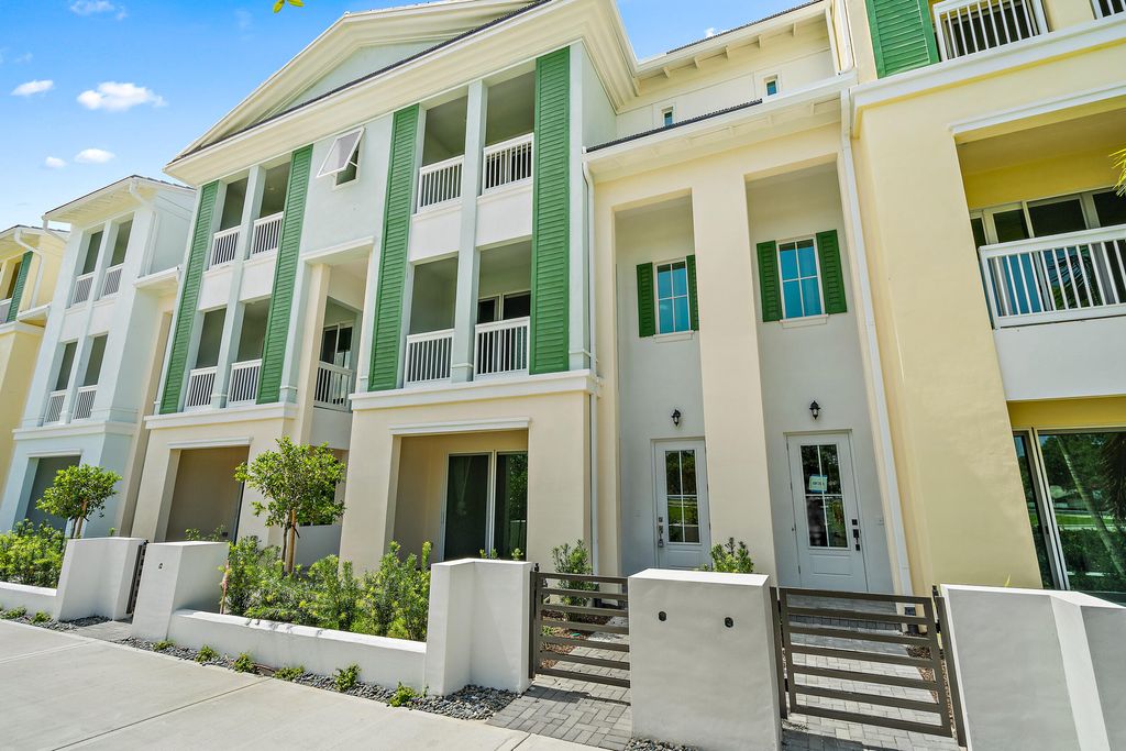 Photo of 12544 Gross Pointe Drive Dr, Palm Beach Gardens, FL 33418 (MLS # R10809588)