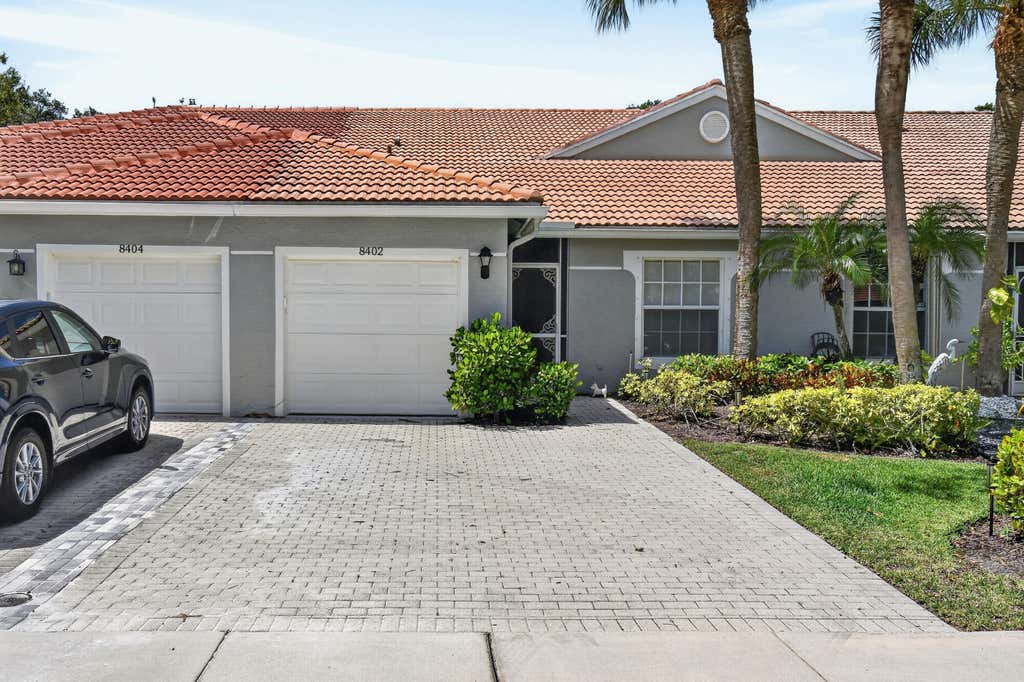Photo of 8402 Logia Circle, Boynton Beach, FL 33472 (MLS # B26056004)