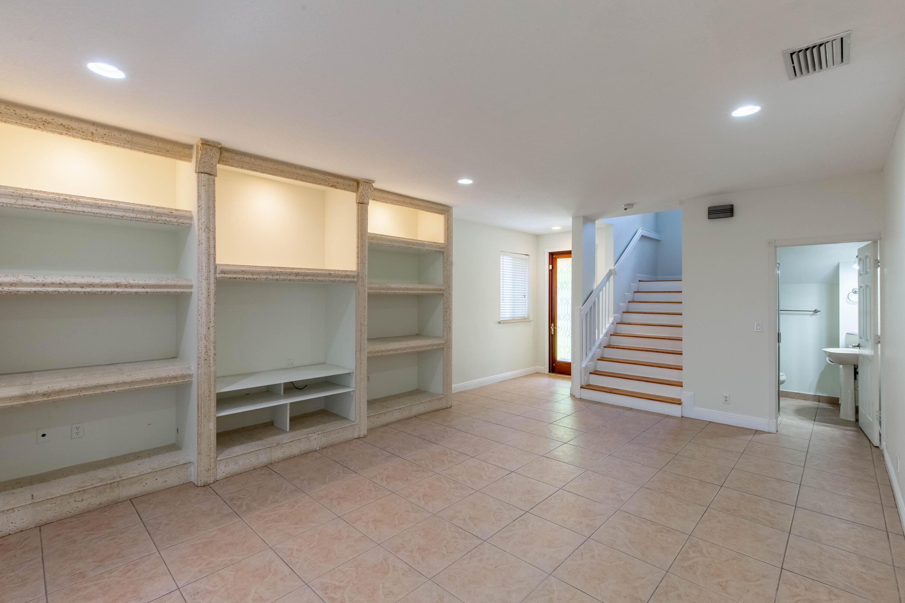 1036 STAGHORN Street