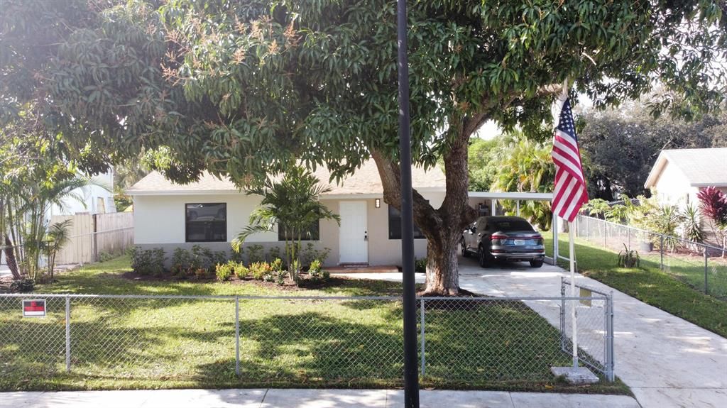 Photo of 504 W Whitney Drive, Jupiter, FL 33458 (MLS # R10857502)