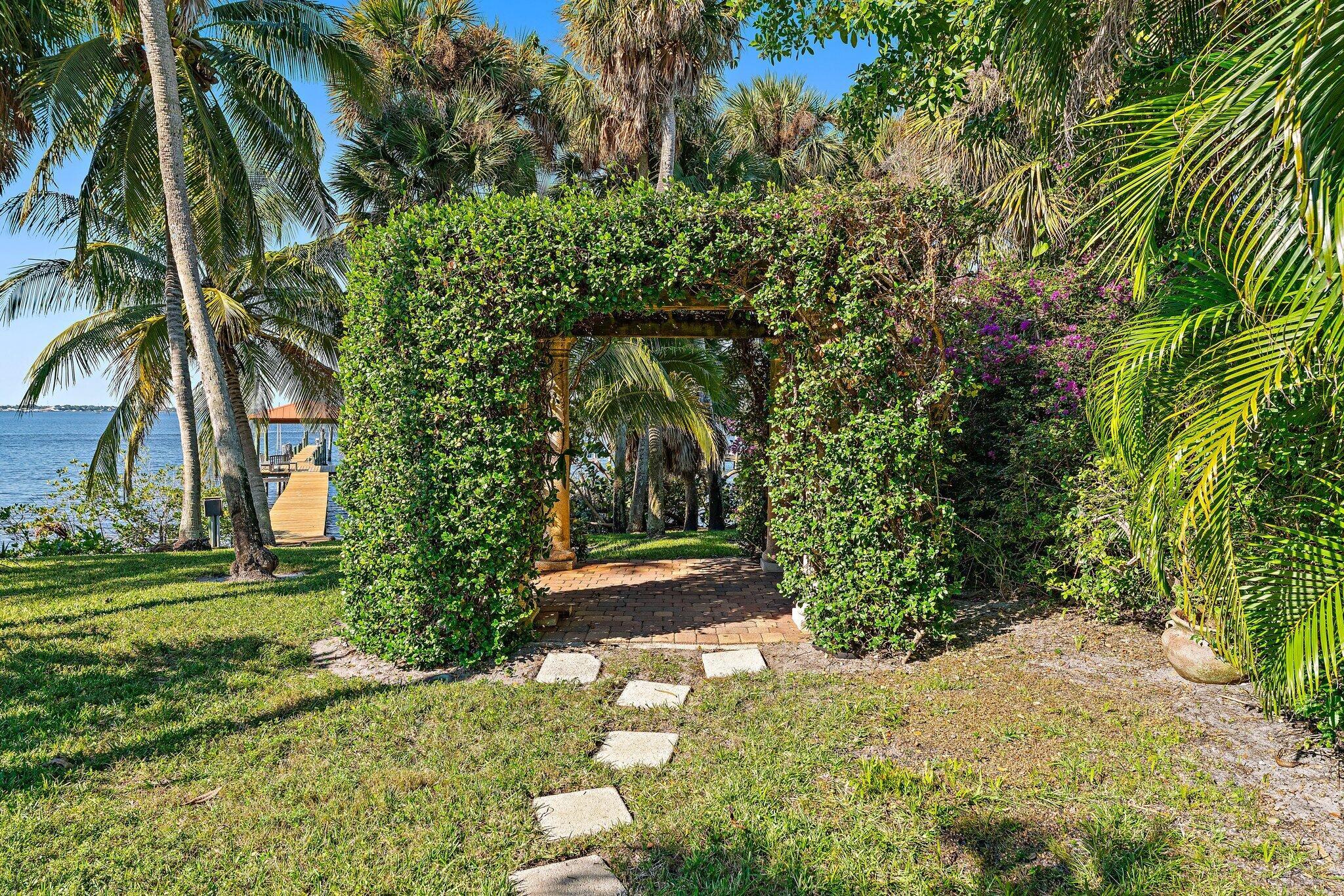 TWIN RIVERS - Residential