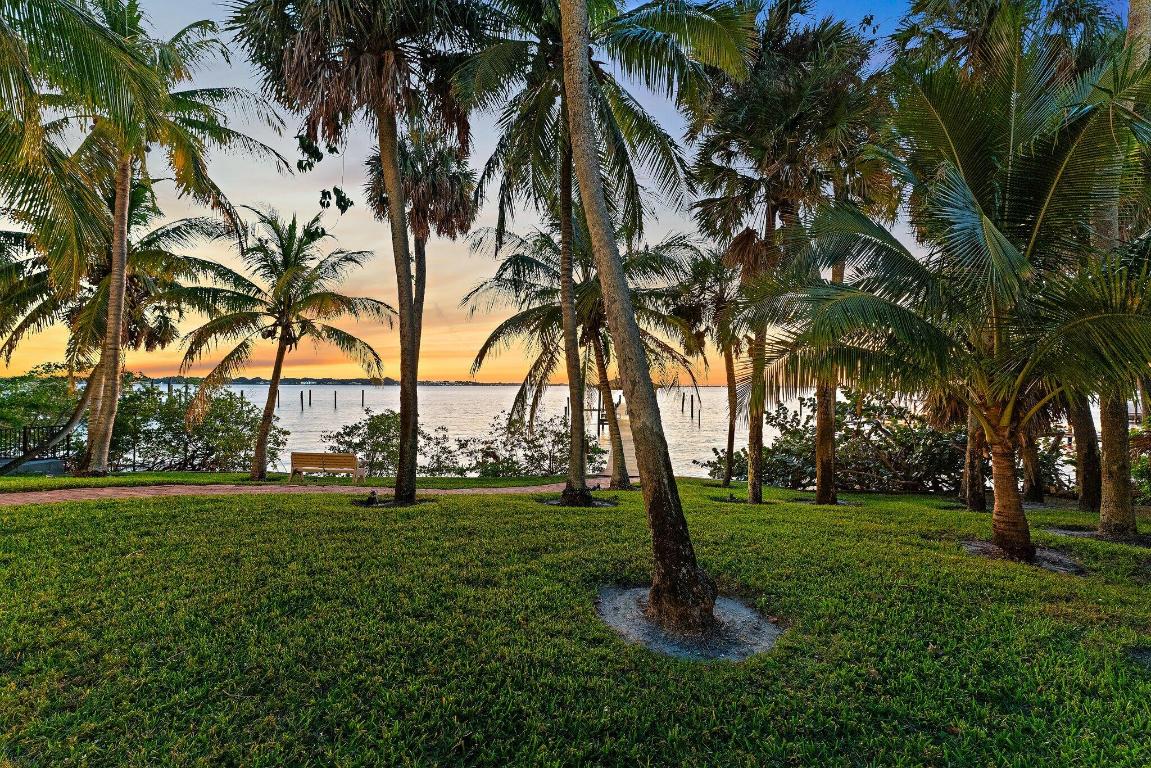 TWIN RIVERS - Residential