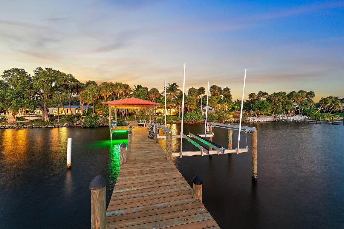 TWIN RIVERS - Residential