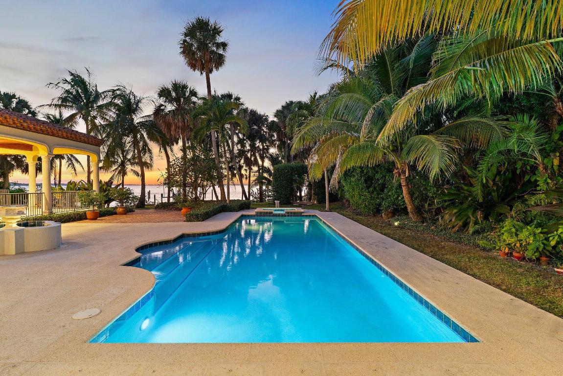 TWIN RIVERS - Residential